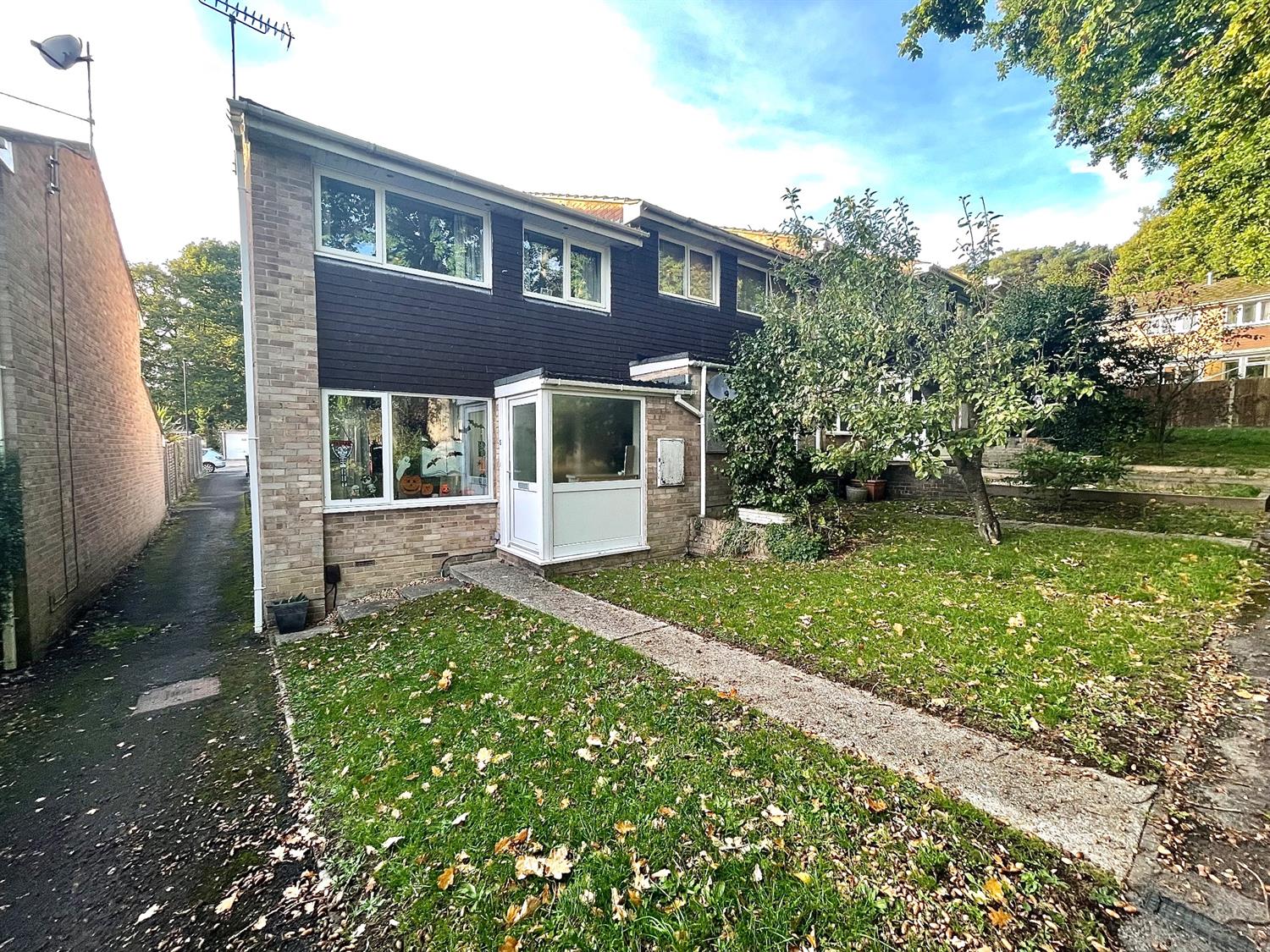 SemiDetached House for sale in Lordswood, Southampton, SO16 8DE SO16